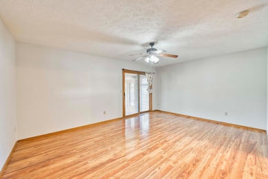 1502 E McClernon St, Springfield, MO 65803 - photo 2