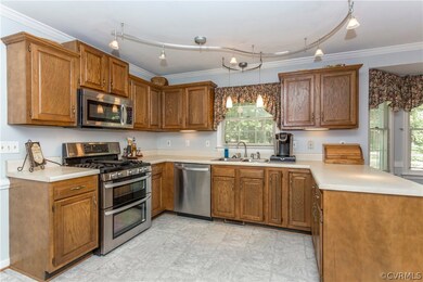 Eat-In Kitchen