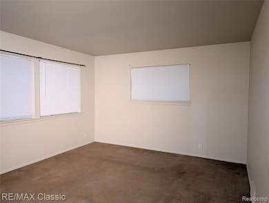 679 Linda Vista Dr, Pontiac, MI 48342 - photo 2