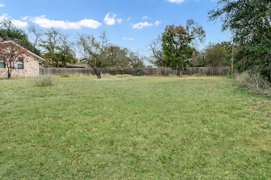 1013 Avenue B unit 6, Fredericksburg, TX 78624 - photo 3