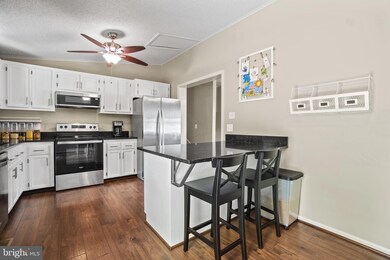 18900 Red Oak Ln, Triangle, VA 22172 - photo 6