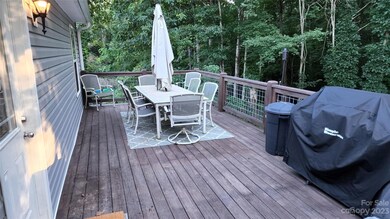 127 Wicklow Dr, Asheville, NC 28806 - photo 4