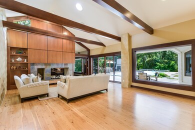 006-photo-living-room-6234876