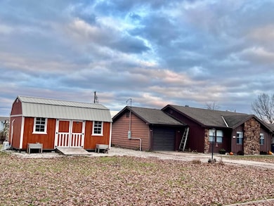 409 N Parkview St, Coffeyville, KS 67337 - photo 4