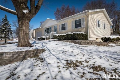 933 Northbrook Dr, Davenport, IA 52806 - photo 4