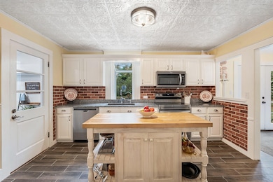 8-custom-459-durham-rd