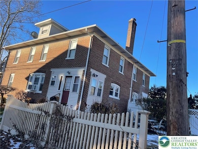 121 E Belvidere St, Nazareth, PA 18064 - photo 3