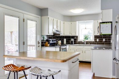 1807 Fox Trail Dr-13