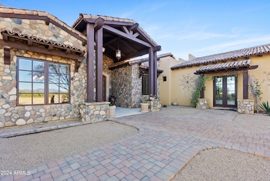 Huge fron courtyard