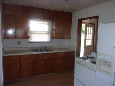 225 E 75th St, Anderson, IN 46013 - photo 4