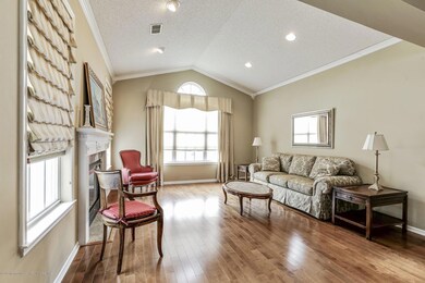 014_19_HONEYSUCKLE_COURT_252694_401335