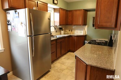 1656 W 37th St, Davenport, IA 52806 - photo 4