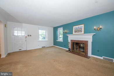 913 Roberts Ave, Drexel Hill, PA 19026 - photo 4