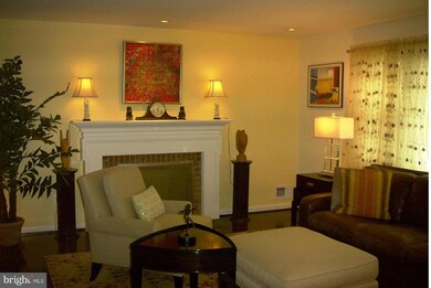 912 Westwood Dr NE, Vienna, VA 22180 - photo 2