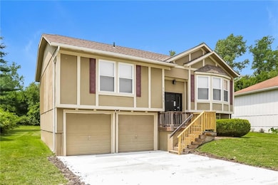 11712 Crystal Dr, Kansas City, MO 64134 - photo 2