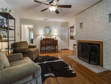 Entry way provides coat closet, and hallway access
