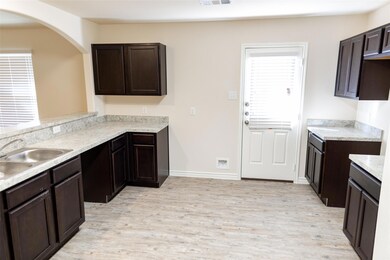 1301 Starling Ln, Ennis, TX 75119 - photo 5