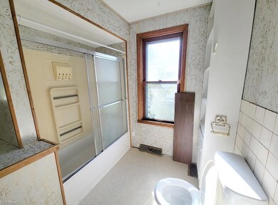 1st floor private bathroom off main bedroom