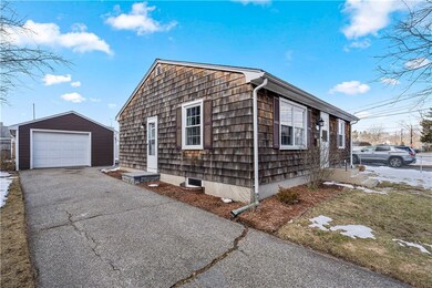 384 Mendon Ave, Pawtucket, RI 02861 - photo 5