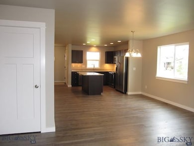 Kitchen & Dining Area