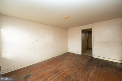 498 Boyd St, Camden, NJ 08105 - photo 5