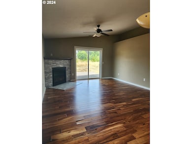 2939 NW 2nd St, McMinnville, OR 97128 - photo 6