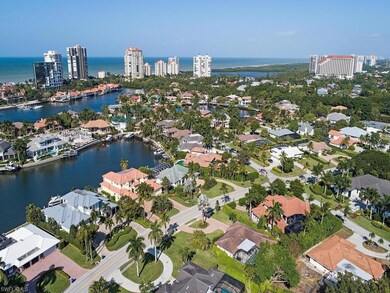 4406 Crayton Rd, Naples, FL 34103 - photo 2