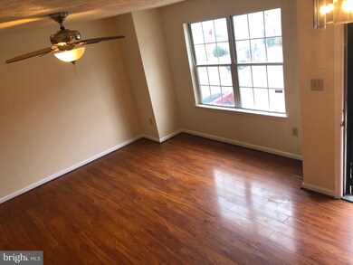 7104 Mahogany Dr, Hyattsville, MD 20785 - photo 5