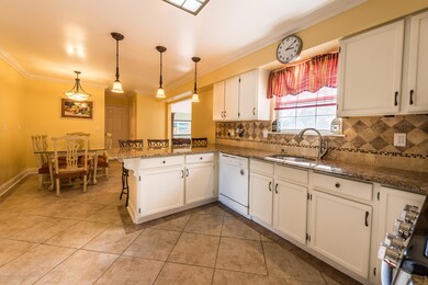 2 Sherrybrooke Dr-19