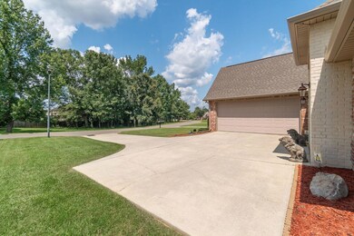 32_Chapel_Hill_Blvd_W-6