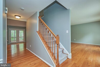 8424 Blevins Way Ct, Vienna, VA 22182 - photo 3