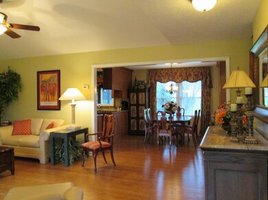 4904 Carpenter Dr, Crestwood, KY 40014 - photo 2