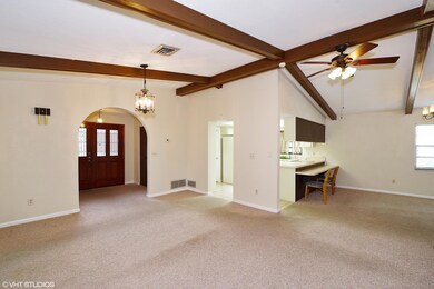 07_91JenniferCir_94_FamilyRoomKitchen_Hi