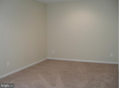 42939 Shelbourne Square, Chantilly, VA 20152 - photo 3