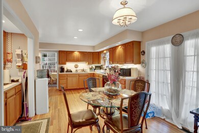 218 Windridge Acres Ct, Silver Spring, MD 20905 - photo 4