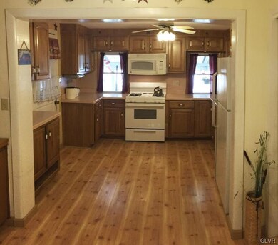 3004 N 3rd St, Whitehall, PA 18052 - photo 3