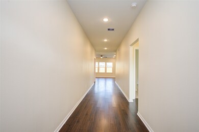 7814 Hanfro Ln, Houston, TX 77088 - photo 4