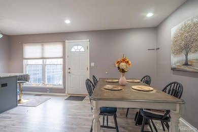 24533 Seaton Circuit E unit 16, Warren, MI 48091 - photo 6