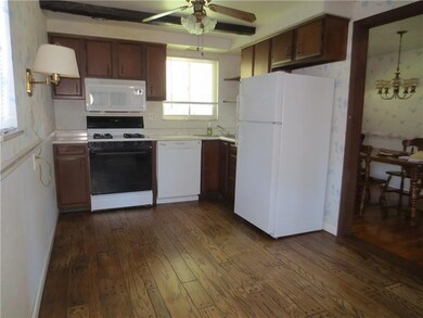 Kitchen features lovely pegged oak flooring!