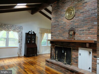 6005 Lake Manor Dr, Baltimore, MD 21210 - photo 4