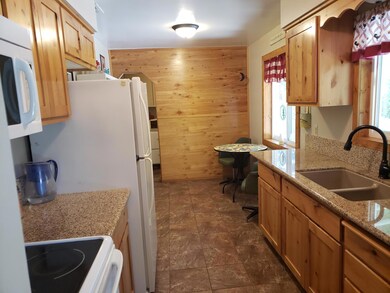 1402 NW Hawthorne Ave, Grants Pass, OR 97526 - photo 5