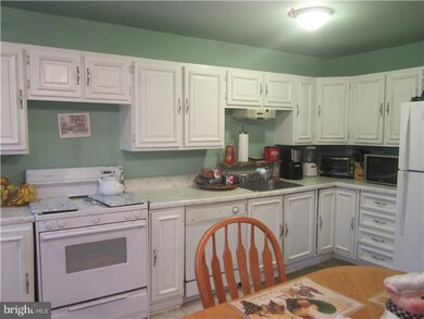 842 Andover Rd, Lansdale, PA 19446 - photo 2