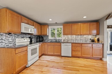 279 Purchase St, Middleboro, MA 02346 - photo 6