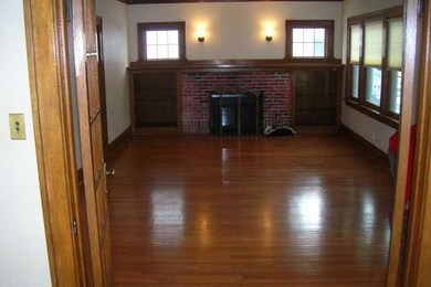 Living Room. Large Living Room w/Fireplace