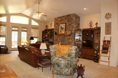 006_Living Room