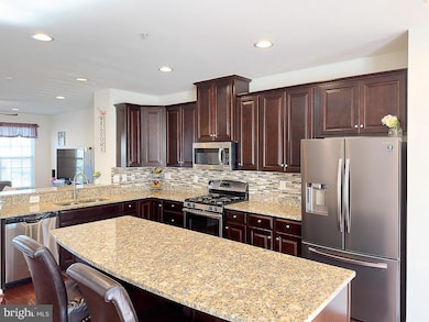 901 Magnolia Blossom Ct, Sykesville, MD 21784 - photo 4