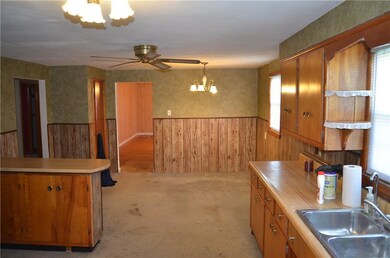 233 E 75th St, Anderson, IN 46013 - photo 4