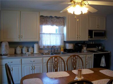 Kitchen. Beautiful Main unit kitchen!