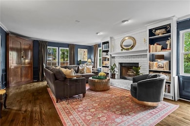 Lots of Natural Sunlight