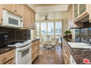 339 N Palm Dr unit 402, Beverly Hills, CA 90210 - photo 5